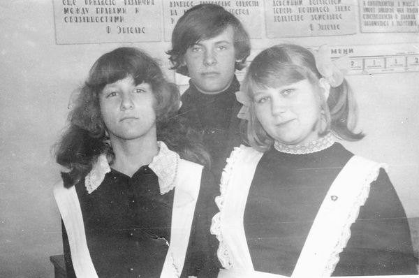 Это я(справа), Люда Соловьёва и Андрей Мерзляков.(прислала Данилова Марина)